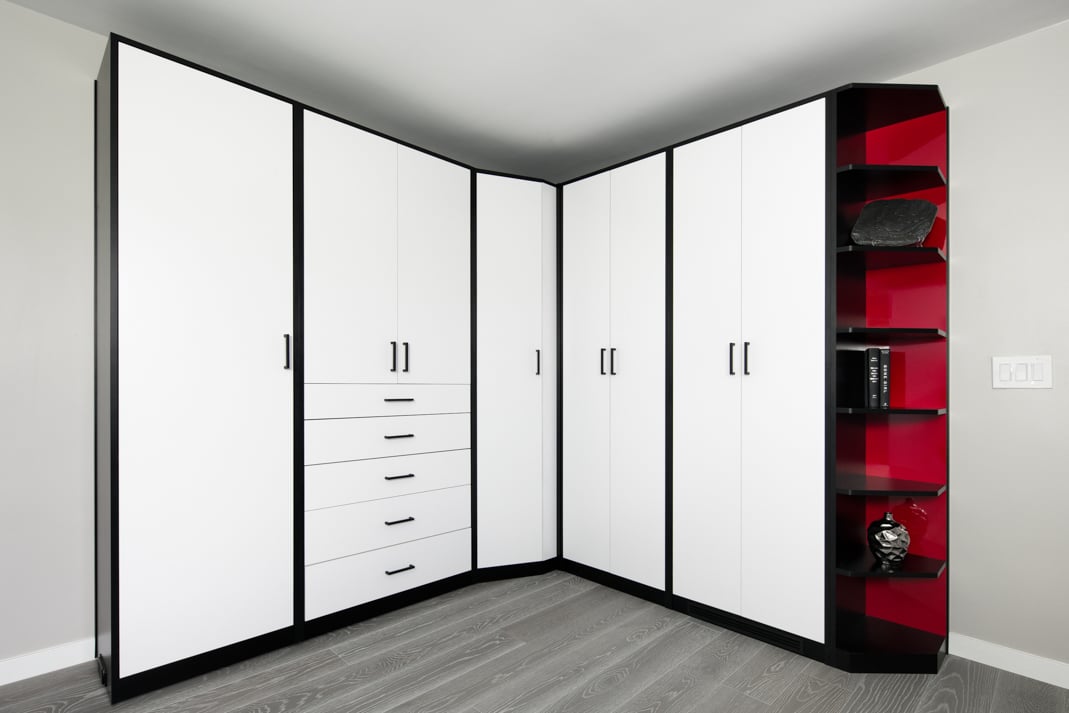 2014-12-04_External Wardrobe_White Sculpted with Black and stop red HPL (2)-PX